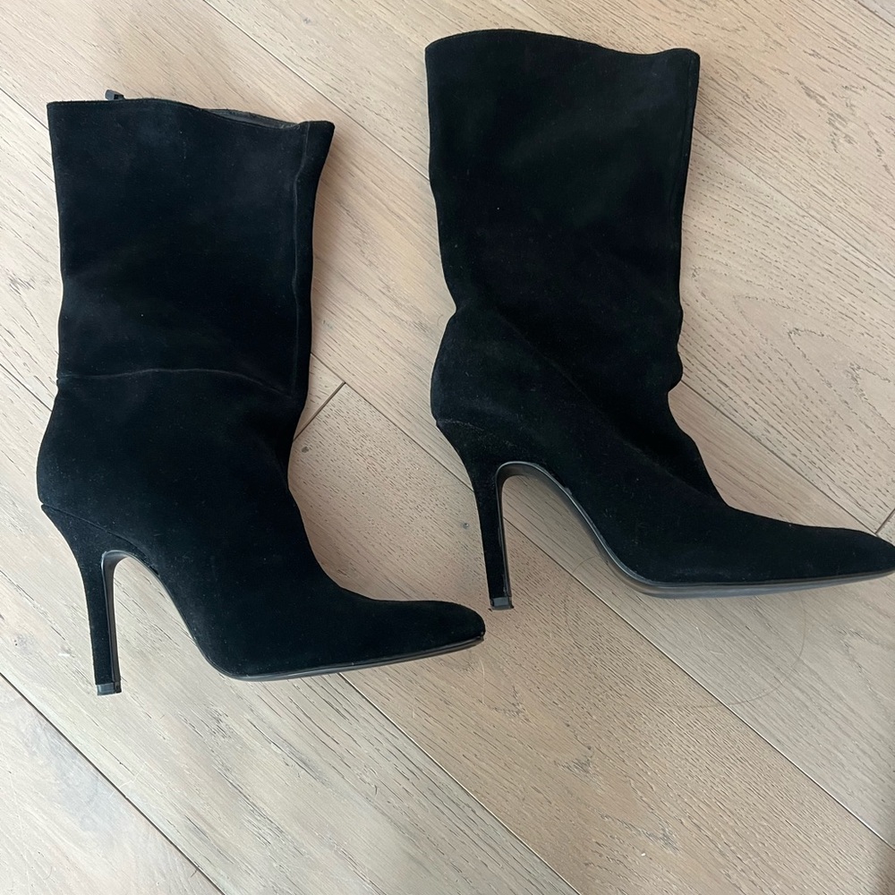 Zara Absolutely gorgeous black suede Zara heeled booties 38